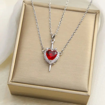 Collar Corazón + Daga: Simboliza la fuerza y la unión de su amor | Incluye Caja de Regalo 🎁