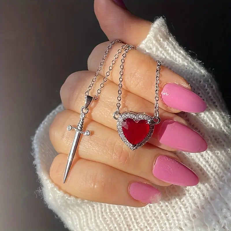 Collar Corazón + Daga: Simboliza la fuerza y la unión de su amor | Incluye Caja de Regalo 🎁